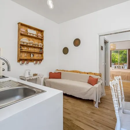 Afroditi Superior Αρχάγγελος